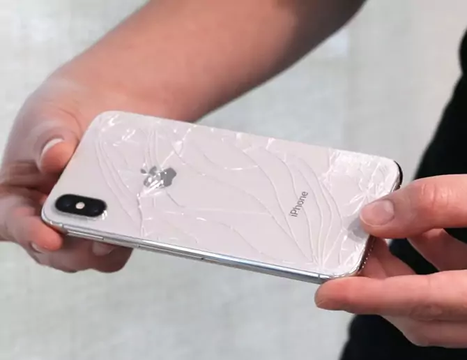 Apple Allows Independent Shops to Repair iPhones
