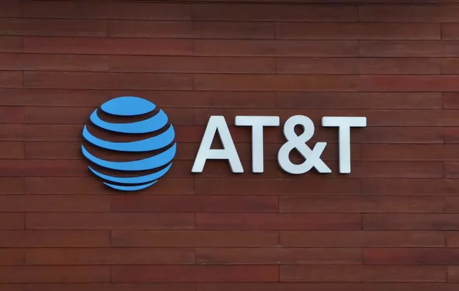 Pakistani Man Bribed AT&T employees to Plant Malware and Unlock 2 Million Phones