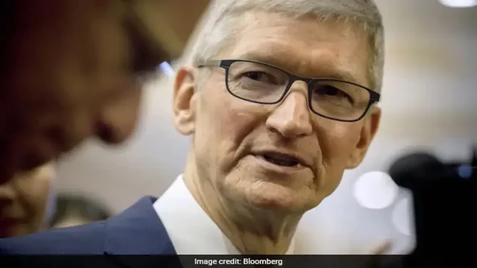 Apple CEO Tim Cook Starts His Day at 5 AM to Read Customer Feedback