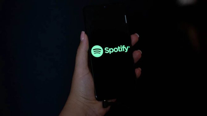 Unlocking Spotify's Lyric Feature Premium Subscription Perks
